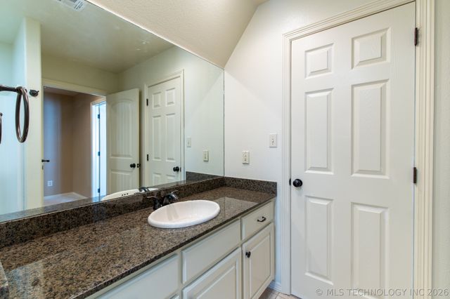 9728 S 75th East Avenue, Tulsa, OK 74133