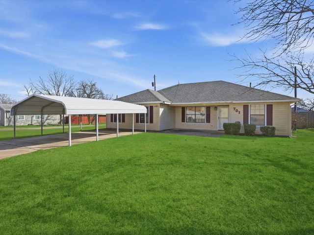 701 S College Street, Celeste, TX 75423