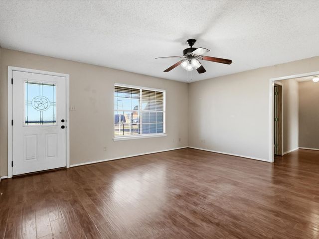 701 S College Street, Celeste, TX 75423