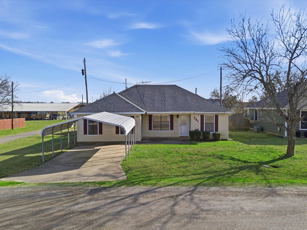 701 S College Street, Celeste, TX 75423