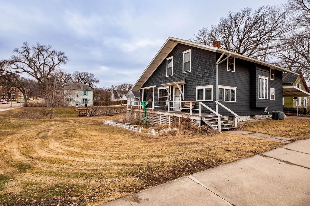 506 4th Avenue SW, Valley City, ND 58072