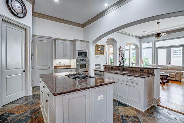 2702 Tudor Manor, Houston, TX 77082