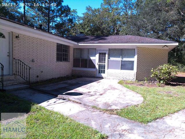 301 Lakeview Drive, Hinesville, GA 31313