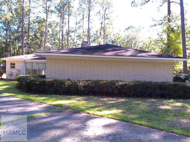 301 Lakeview Drive, Hinesville, GA 31313
