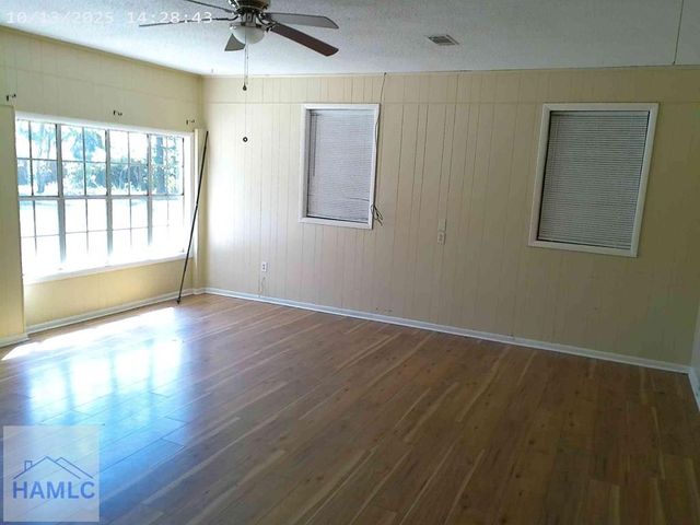 301 Lakeview Drive, Hinesville, GA 31313