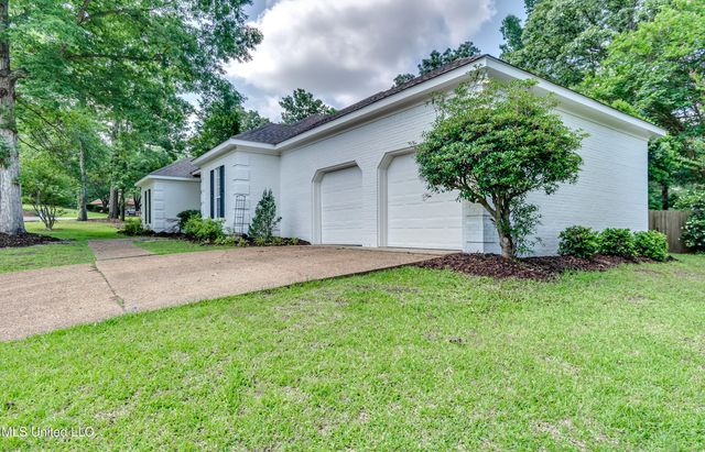 221 Boxwood Circle, Brandon, MS 39047