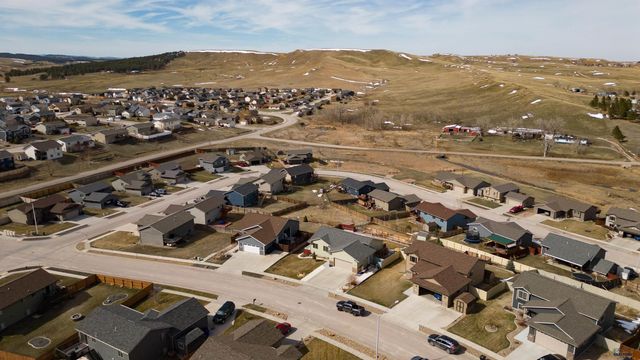 222 E BENGAL DR, Rapid City, SD 57701