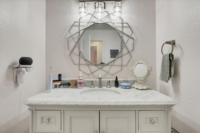 19011 Siesta Dr, Penn Valley, CA 95946