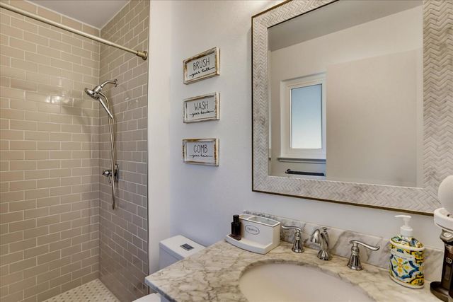 19011 Siesta Dr, Penn Valley, CA 95946