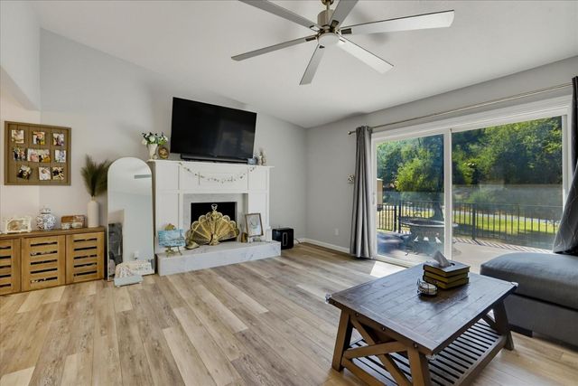 19011 Siesta Dr, Penn Valley, CA 95946
