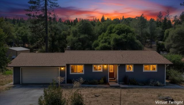19011 Siesta Dr, Penn Valley, CA 95946