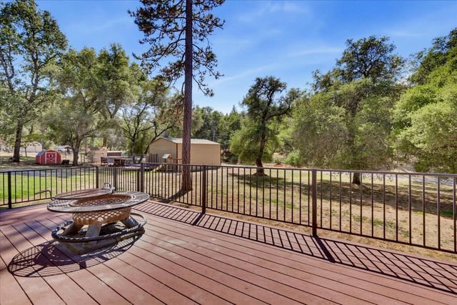 19011 Siesta Dr, Penn Valley, CA 95946