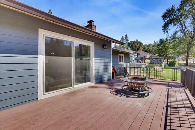 19011 Siesta Dr, Penn Valley, CA 95946