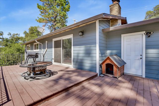 19011 Siesta Dr, Penn Valley, CA 95946