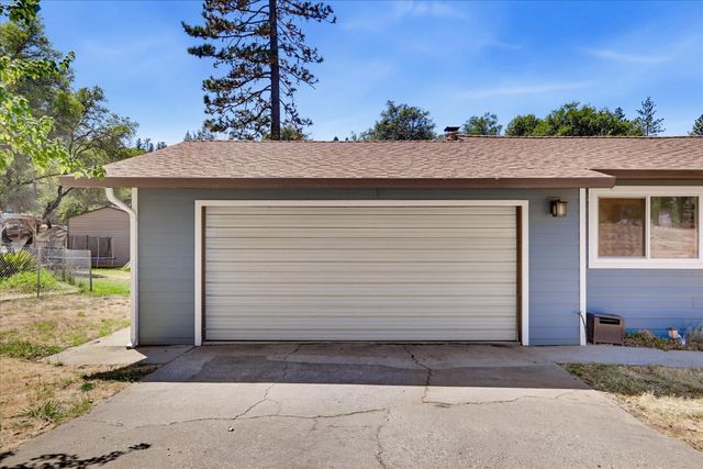 19011 Siesta Dr, Penn Valley, CA 95946