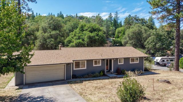 19011 Siesta Dr, Penn Valley, CA 95946