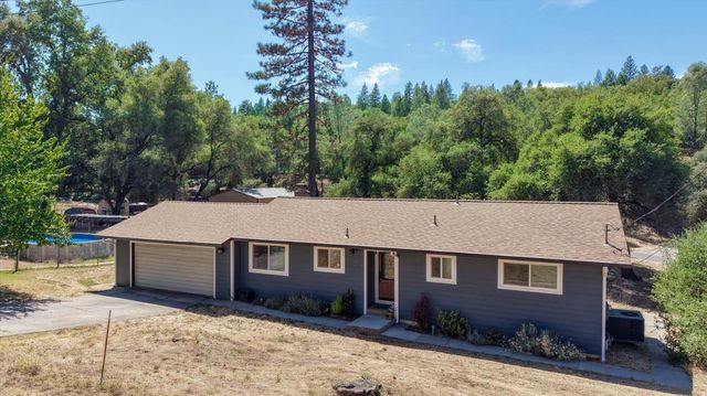 19011 Siesta Dr, Penn Valley, CA 95946