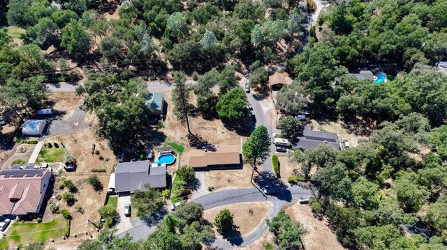 19011 Siesta Dr, Penn Valley, CA 95946