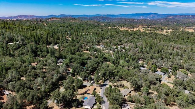 19011 Siesta Dr, Penn Valley, CA 95946