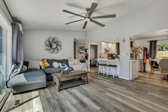 19011 Siesta Dr, Penn Valley, CA 95946