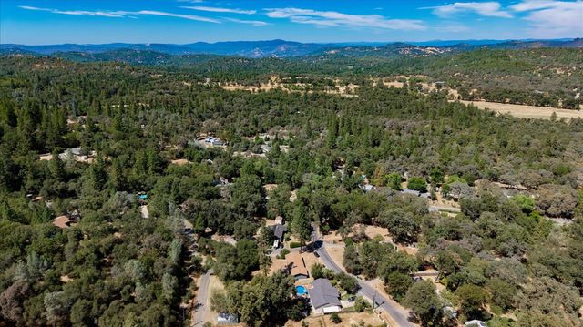 19011 Siesta Dr, Penn Valley, CA 95946