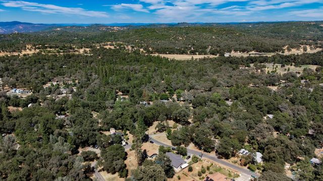 19011 Siesta Dr, Penn Valley, CA 95946