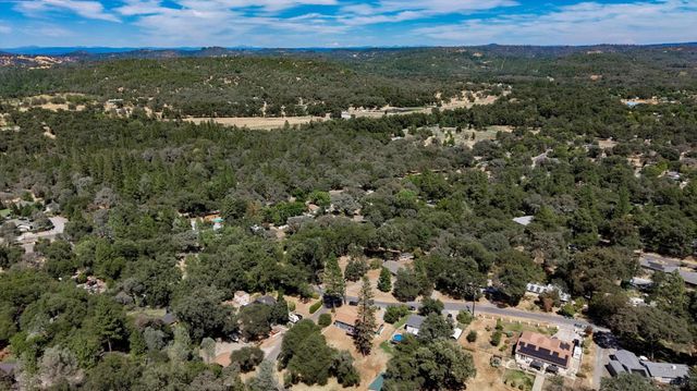 19011 Siesta Dr, Penn Valley, CA 95946