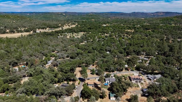 19011 Siesta Dr, Penn Valley, CA 95946