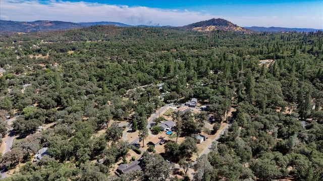 19011 Siesta Dr, Penn Valley, CA 95946