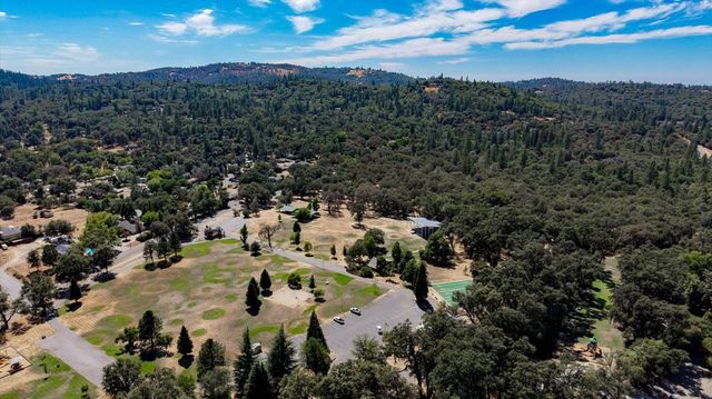 19011 Siesta Dr, Penn Valley, CA 95946