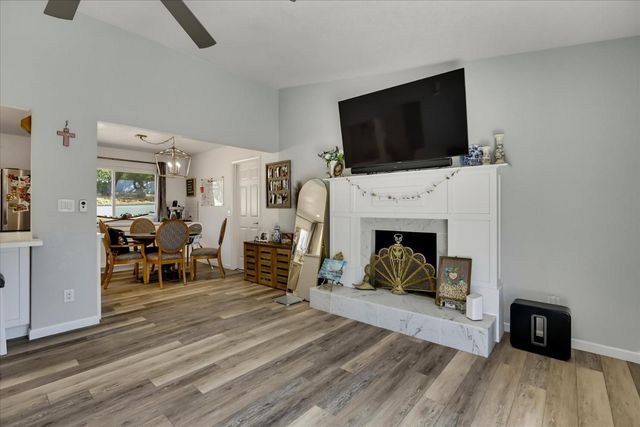 19011 Siesta Dr, Penn Valley, CA 95946