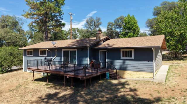 19011 Siesta Dr, Penn Valley, CA 95946