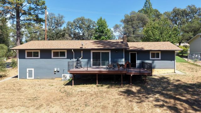 19011 Siesta Dr, Penn Valley, CA 95946