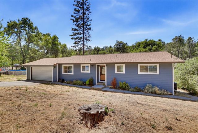 19011 Siesta Dr, Penn Valley, CA 95946