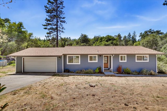 19011 Siesta Dr, Penn Valley, CA 95946