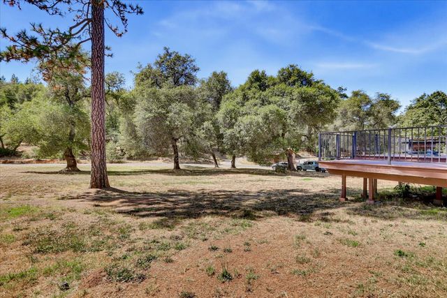 19011 Siesta Dr, Penn Valley, CA 95946
