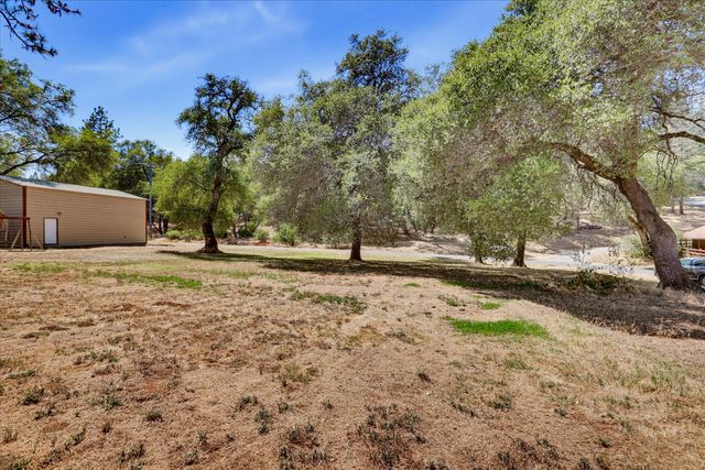 19011 Siesta Dr, Penn Valley, CA 95946