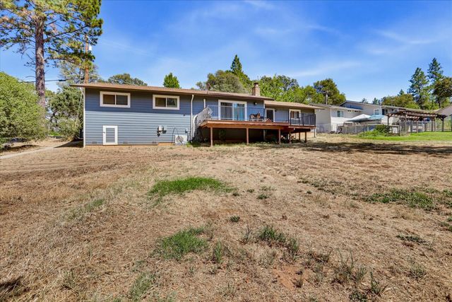 19011 Siesta Dr, Penn Valley, CA 95946