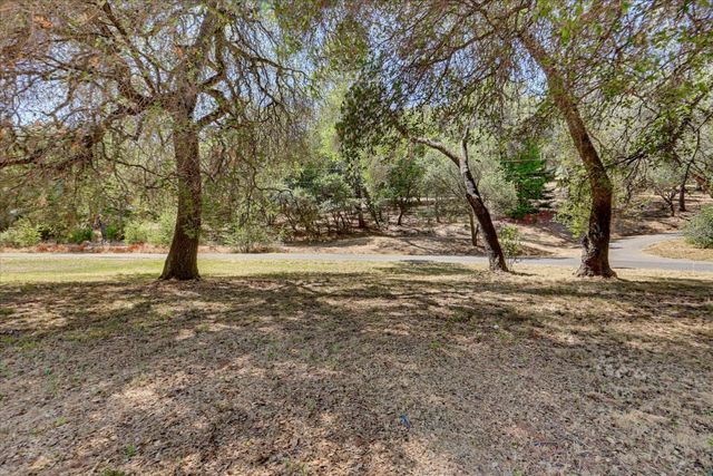 19011 Siesta Dr, Penn Valley, CA 95946