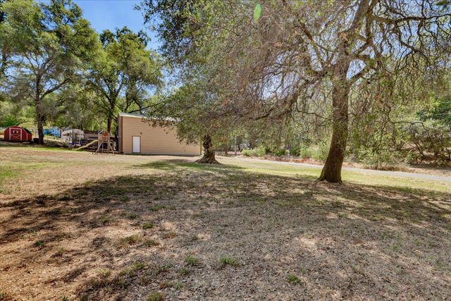 19011 Siesta Dr, Penn Valley, CA 95946
