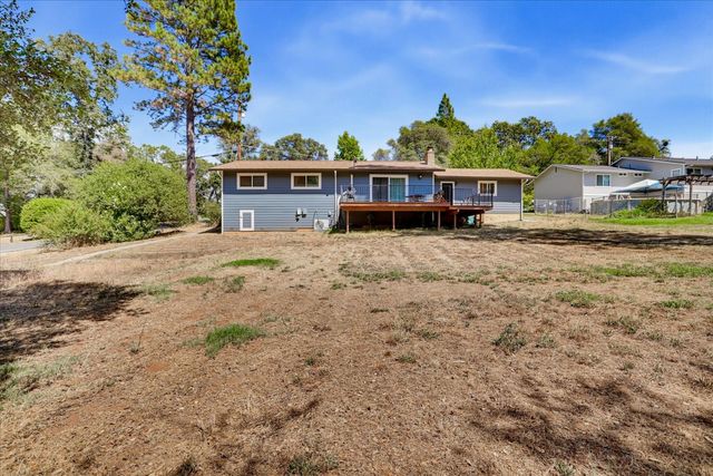 19011 Siesta Dr, Penn Valley, CA 95946