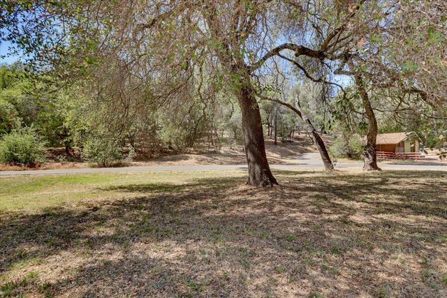 19011 Siesta Dr, Penn Valley, CA 95946