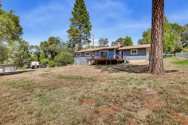 19011 Siesta Dr, Penn Valley, CA 95946