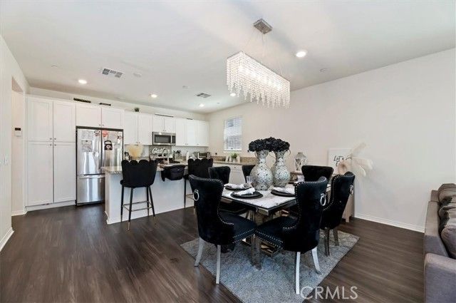 6073 Sendero Avenue, Eastvale, CA 92880