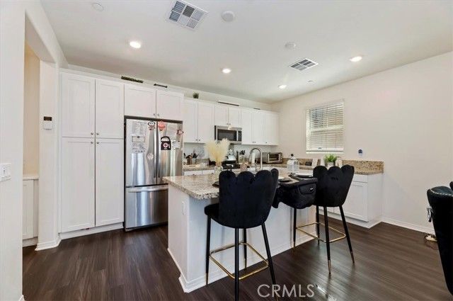 6073 Sendero Avenue, Eastvale, CA 92880