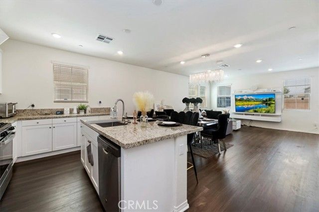 6073 Sendero Avenue, Eastvale, CA 92880