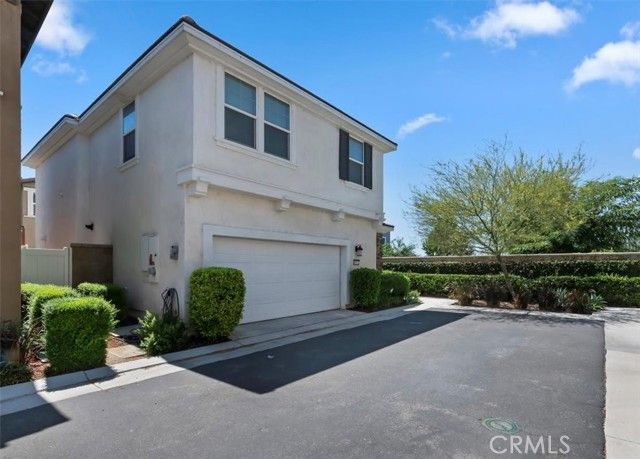 6073 Sendero Avenue, Eastvale, CA 92880