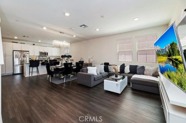 6073 Sendero Avenue, Eastvale, CA 92880