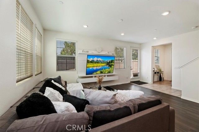 6073 Sendero Avenue, Eastvale, CA 92880