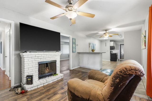 2012 S Roanoke Avenue, Springfield, MO 65807